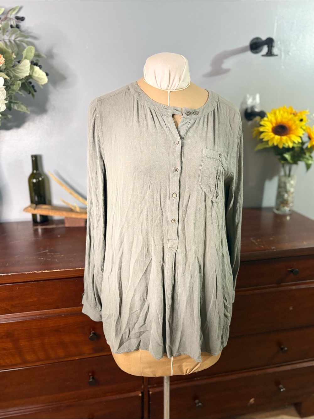 Free People Motion Blur Abstract in green / Gray Tones